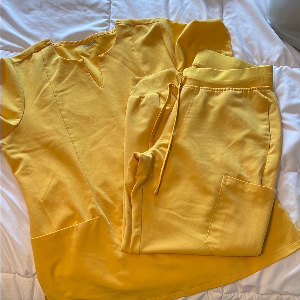 womens Mandala, yellow jogger scrub set MP